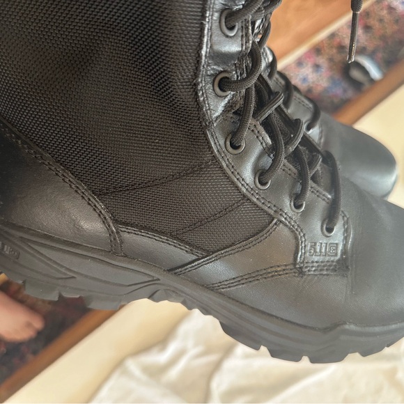 Hiking boot’s lightly used - size 10, men’s - Picture 9 of 13